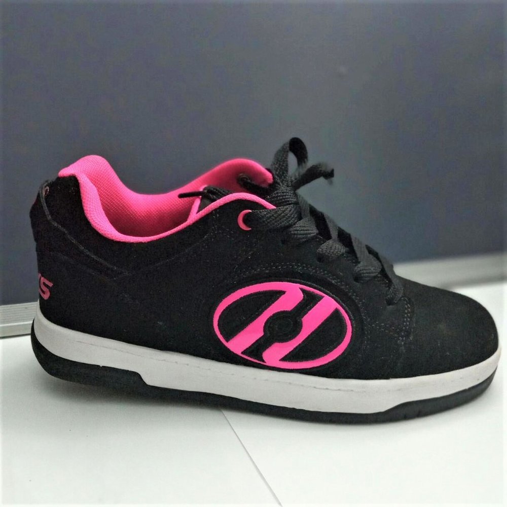 Heelys VOYAGER  girl/boy size 5  excellent used condition pink and black